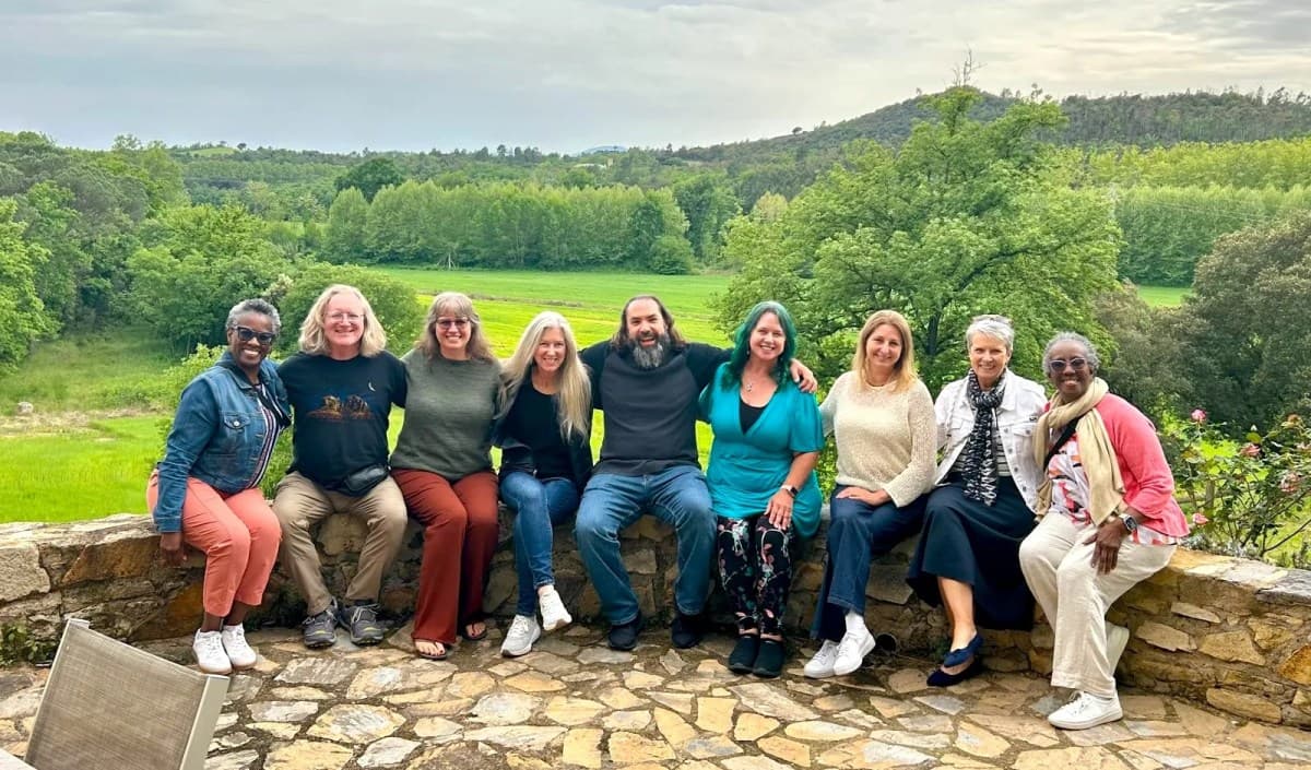 Expatsi group exploring a destination together